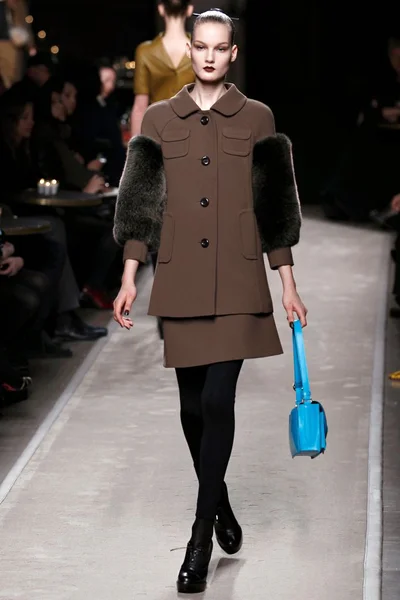 Look 27